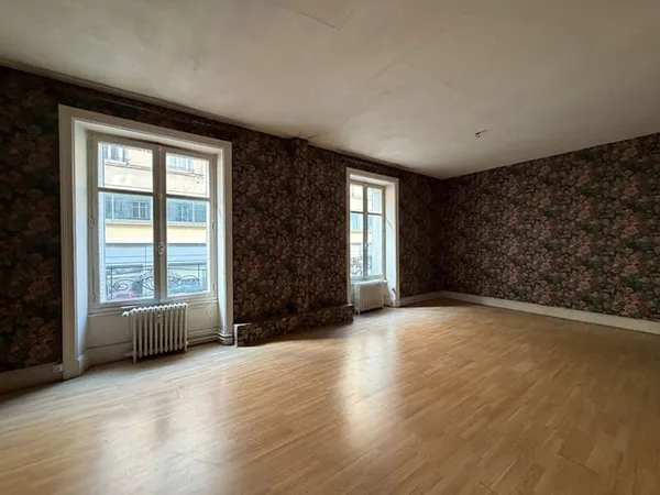 Rue Jules Guesde, T4 à rénover avec cave et chambre de bonne