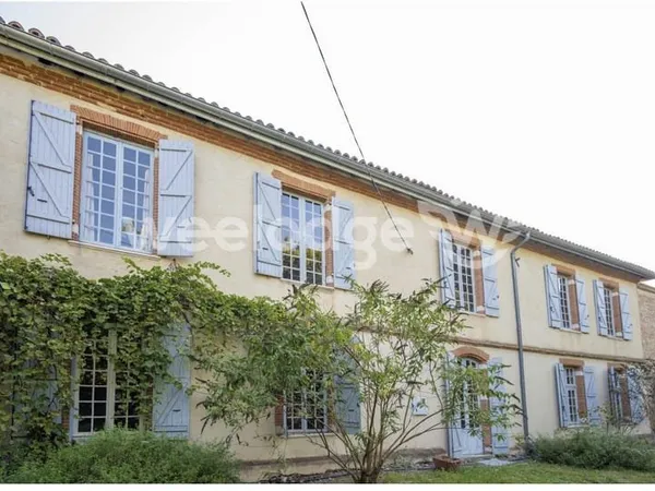 APPARTEMENT T4 EN REZ DE JARDIN - BÂTISSE DE CARACTÈRE