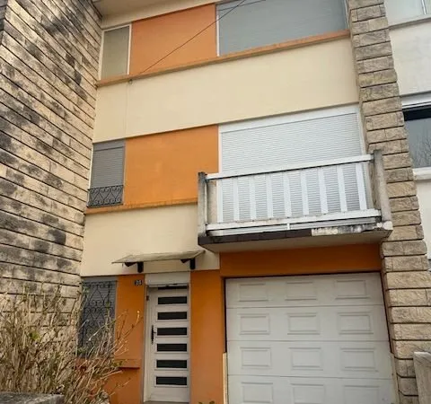 Nouveauté en exclusivité Maison de ville avec garage et jardin