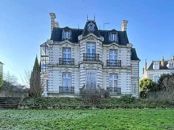 Maison 10 pièces 337 m²
