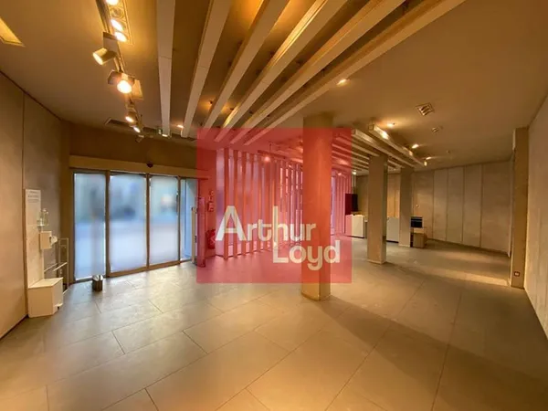 Local commercial 256 m²