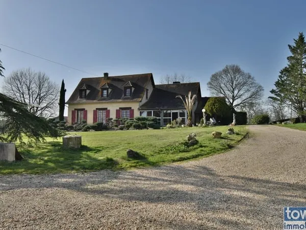 Proche Bergerac Propriété rurale 2 maisons Terrain 10ha avec