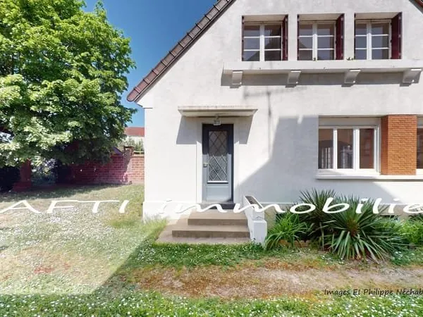 Maison non mitoyenne avec 3/4 chambres + sous-sol total / 737m2 de terrain constructible avec garage