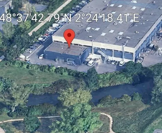 Urgent à Louer Local professionnel 385 m² tout confort (dont 190m² mezzanine)
