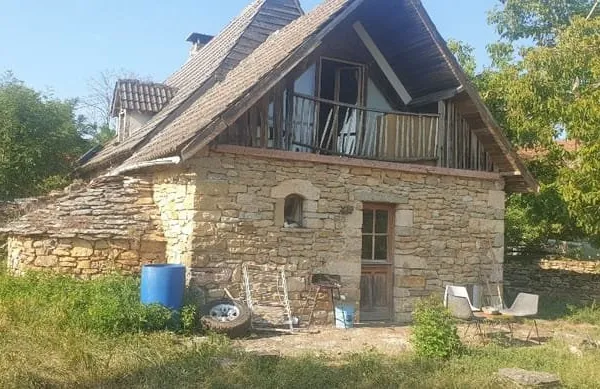 MAISON EN PIERRE