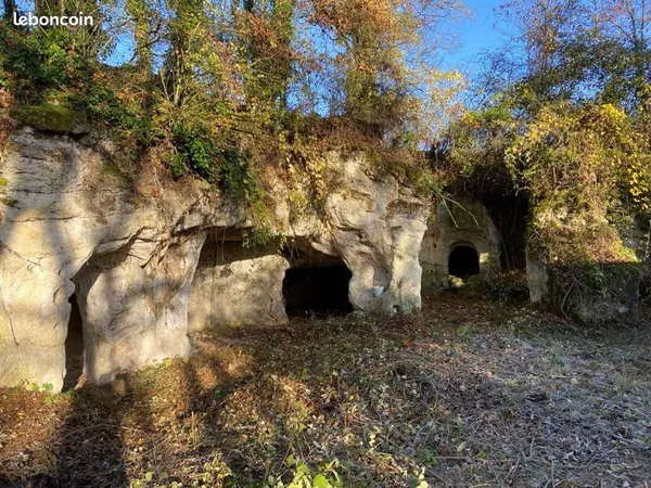 Terrain et cave troglodyte