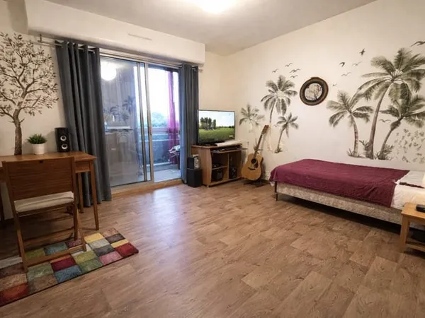 Studio a louer en rez de chaussée avec locataire en place qu