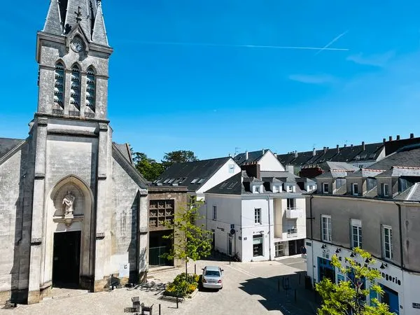 Nantes centre-ville, place St Felix, charmant appartement meublé et équipé. Quartier paisible et rec