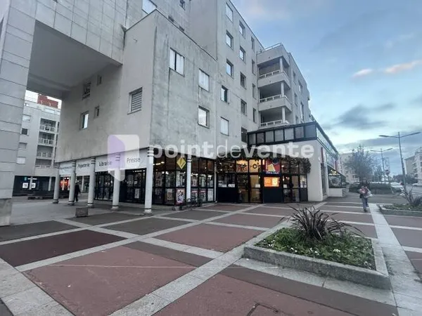 Local commercial 140 m²