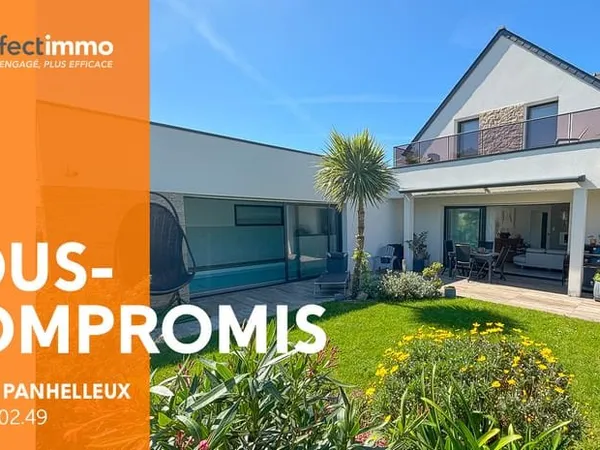 Maison contemporaine BBC de 220 m2 avec piscine intérieure, plage et commerces à pied