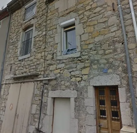 Maison de village sur 2 étage de 110m² et 60m² de garage et 100m² terrain non attenant