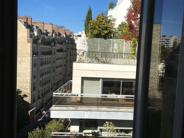 2-3P meublé original - 6ème ét. Sans asc Mo Jasmin