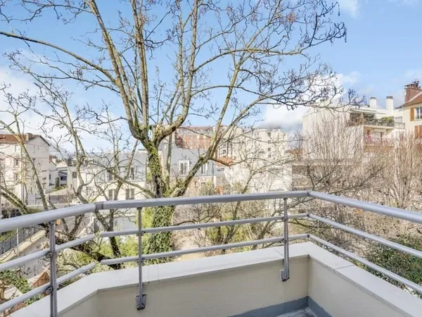 3 pièces avec balcon, cave et parking. La Garenne-Colombes