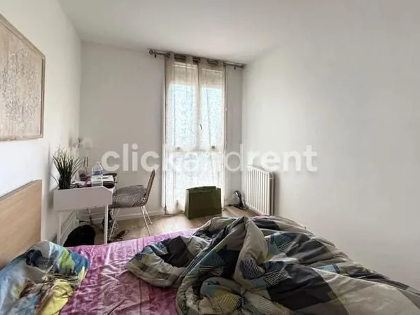 Une chambre meublée de 10 M2 à Noisy Le Grand