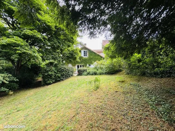 Maison 8 pièces 267 m²