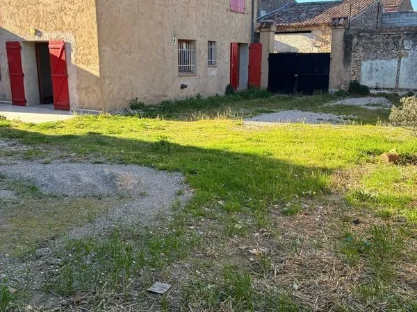 TERRAIN CONSTRUCTIBLE 323 m2 avec APPARTEMENT 55 m2 plus DÉPENDANCE 20 m2