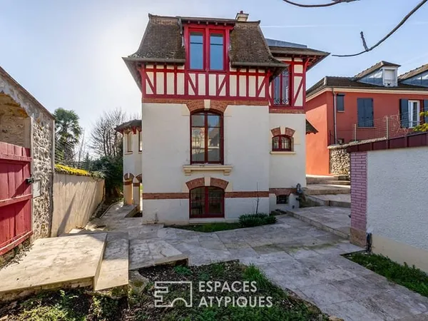 La maison à colombages avec dépendance