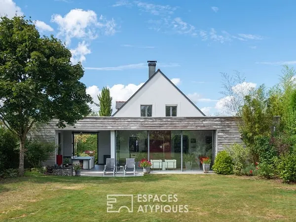 Discrète maison d'architecte au coeur des vignobles