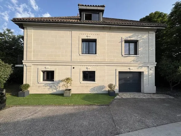 Maison 10 pièces 400 m²