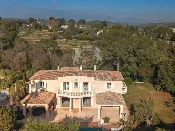 Biot - Élégante propriété au sein d'un domaine privé sécurisé
