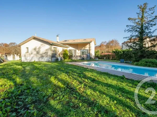 Maison 7 pièces 266 m²