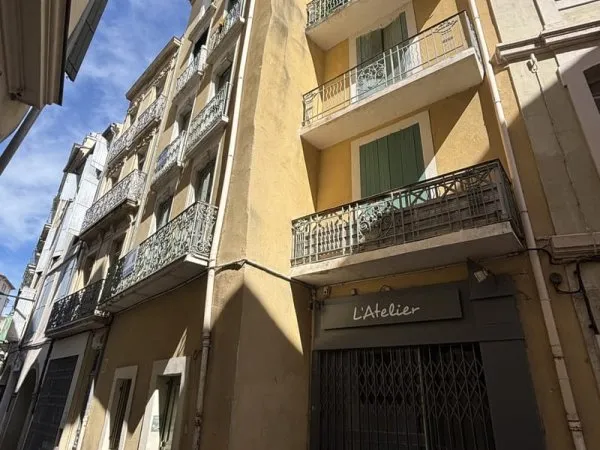 Béziers place de la mairie !! Bel appartement T3 avec balco
