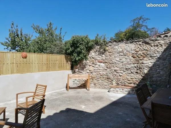 T2 avec grande cour privée