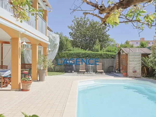 Hyères villa 5 chambres 163 m2 sur 618m2 de terrain avec pis