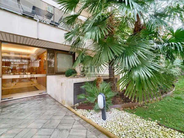 APPARTEMENT 2 PIECES RUE DE LA FAISANDERIE VUE JARDIN