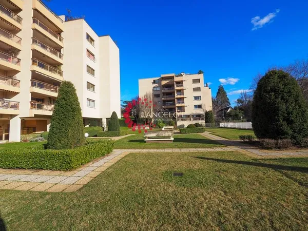 3 P 86 m2 + loggias au calme avec vue proche village.