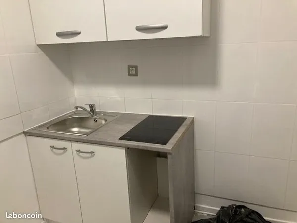 Un joli studio avec un jardin à louer