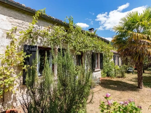 Charmante maison avec piscine et vue sur la campagne