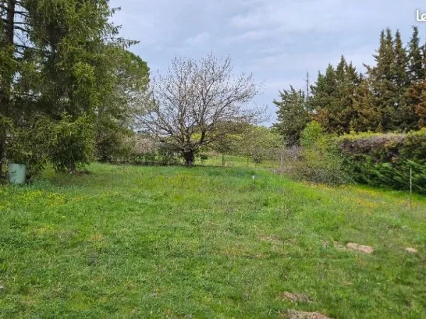 Terrain 601 m² La Tour D Aigues
