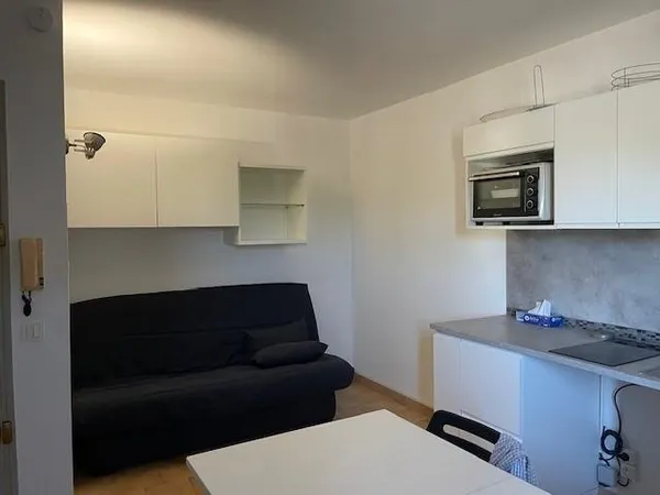 Appartement Location Éguilles 1p 18m² 510€