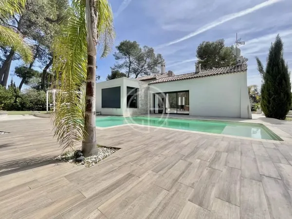 VILLA MODERNE - SECTEUR RECHERCHÉ ET CALME