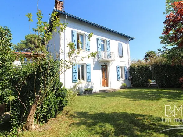 À vendre : Maison de maître 1900-Seignosse Bourg- centre ville- piscine- jardin de 1000M²