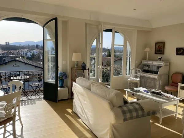 Urrugne, limite Ciboure, appartement de charme dans une vill