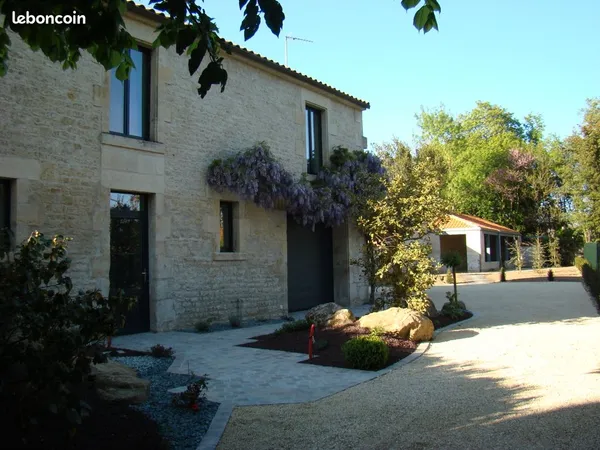Maison en pierre plein centre