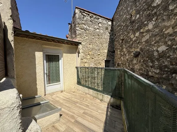Maison de village avec terrasse et garage à Coursan (11110)