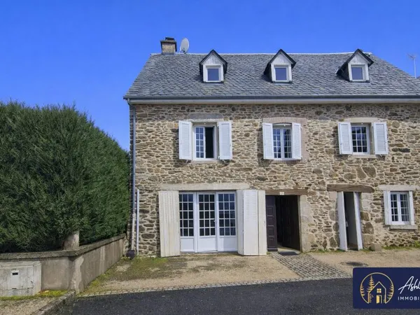 Maison en pierre à louer au coeur de Soursac