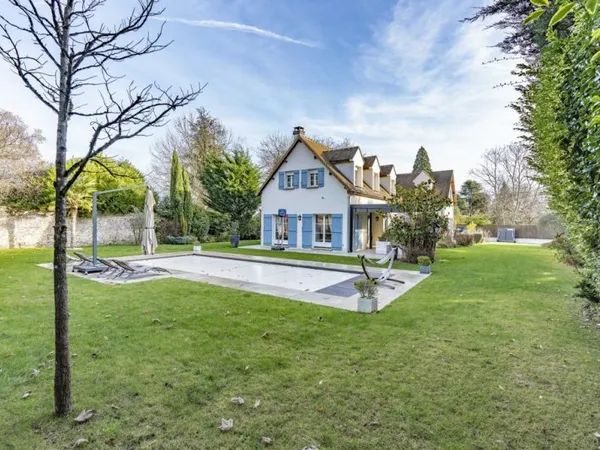 Villa 7 pièces 240 m²