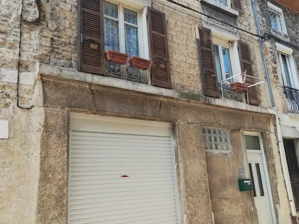 Idéal investisseur ou gîte LAGNIEU centre
