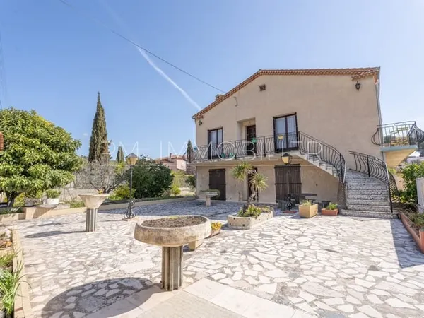 CHAMBRE A LOUER DANS UNE BELLE MAISON AVEC EXTERIEUR ET STAT