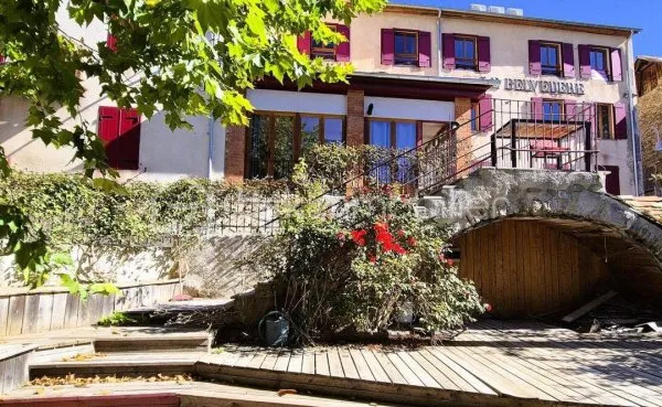 Immeuble 240 m²