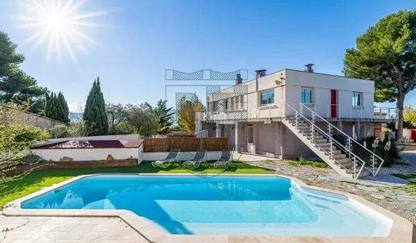 Maison 9 pièces 290 m²