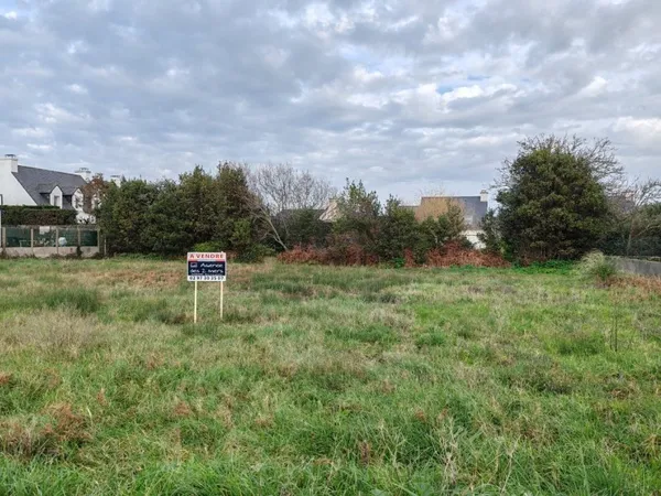 Beau terrain constructible d'environ 1000m2