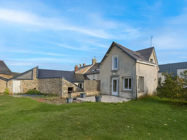 Maison de ville avec terrain et garages Mayenne 7 pièce(s) 182 m2