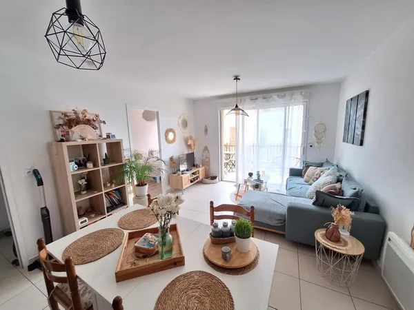 A PROXIMITE DU PARC DE LA JARRIE - APPT RECENT DE T2 - PINEL