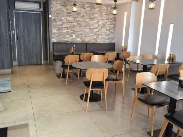 Boutique 3 pièces 180 m²