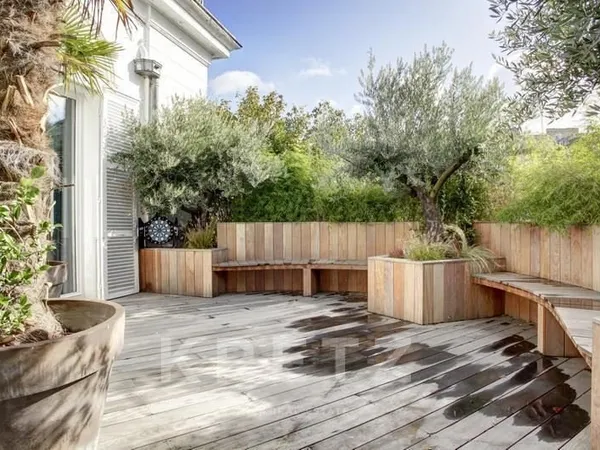Appartement entièrement rénové avec sa terrasse de plain-pied